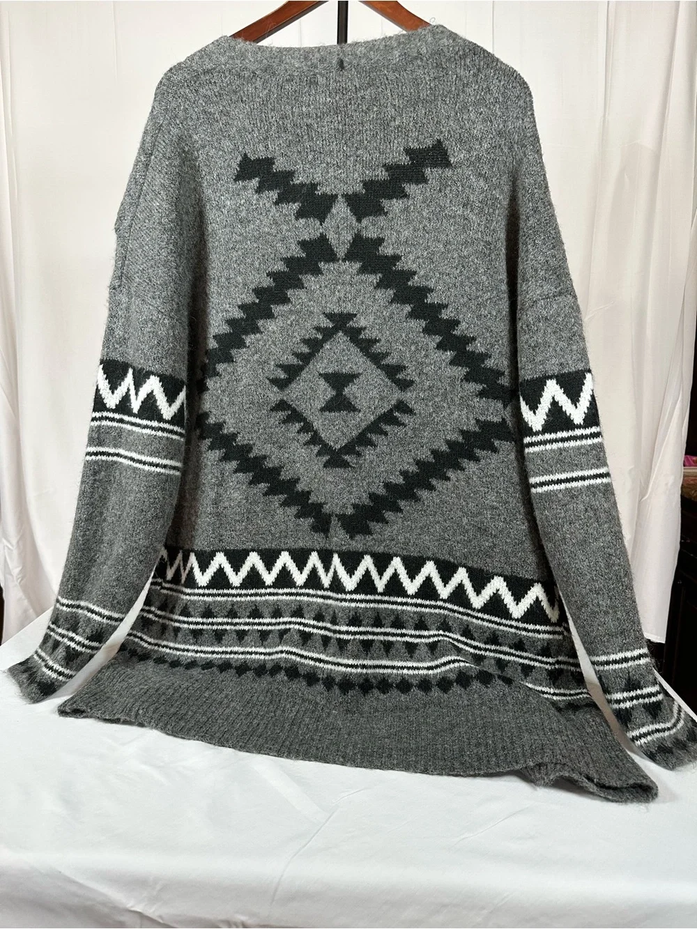 Tahari Gray and Black Patterned Open Cardigan